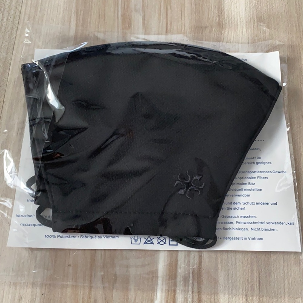 ❤️ Tory Burch Solid Black Logo Face Mask - Picture 3 of 3